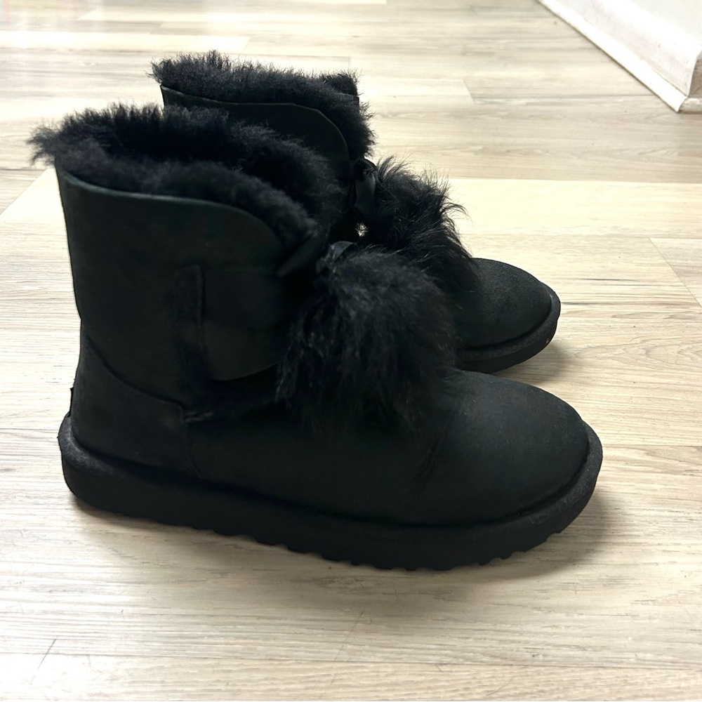 UGG Boots Gita Black Suede Pom Pom Bow Women Sz 7 Sheepskin Comfort Cozy Ankle - Picture 3 of 13